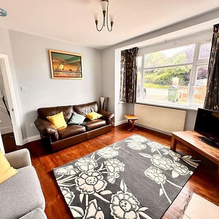 5 Bed Property In Se12 Лондон Экстерьер фото