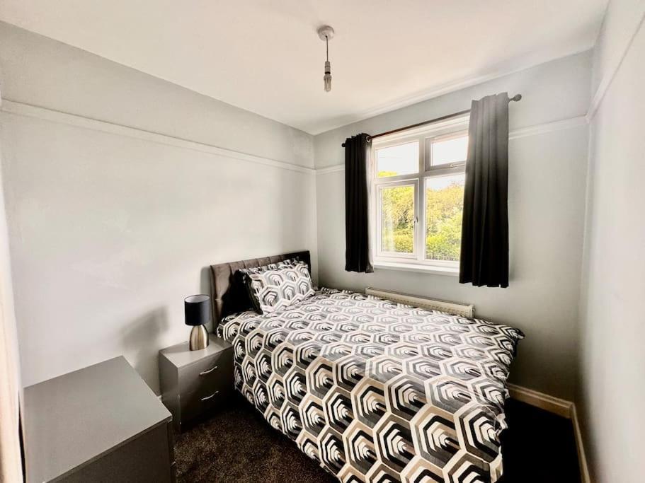 5 Bed Property In Se12 Лондон Экстерьер фото
