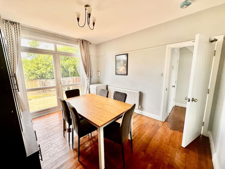 5 Bed Property In Se12 Лондон Экстерьер фото