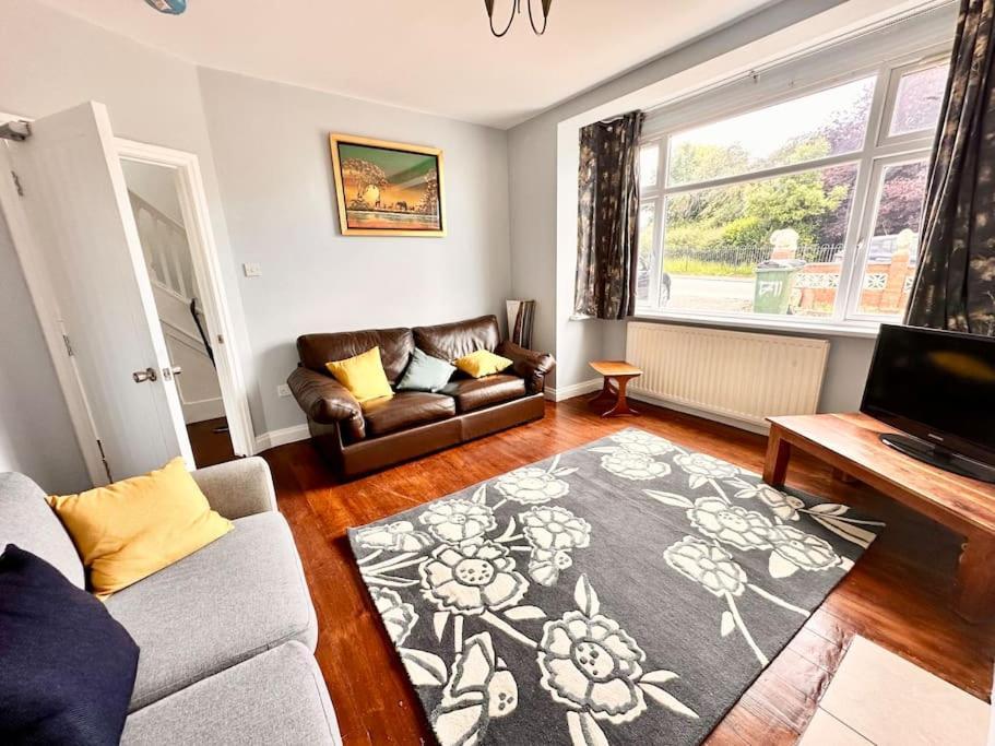 5 Bed Property In Se12 Лондон Экстерьер фото