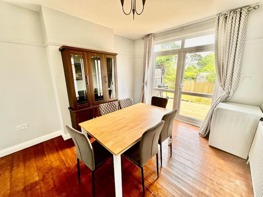 5 Bed Property In Se12 Лондон Экстерьер фото