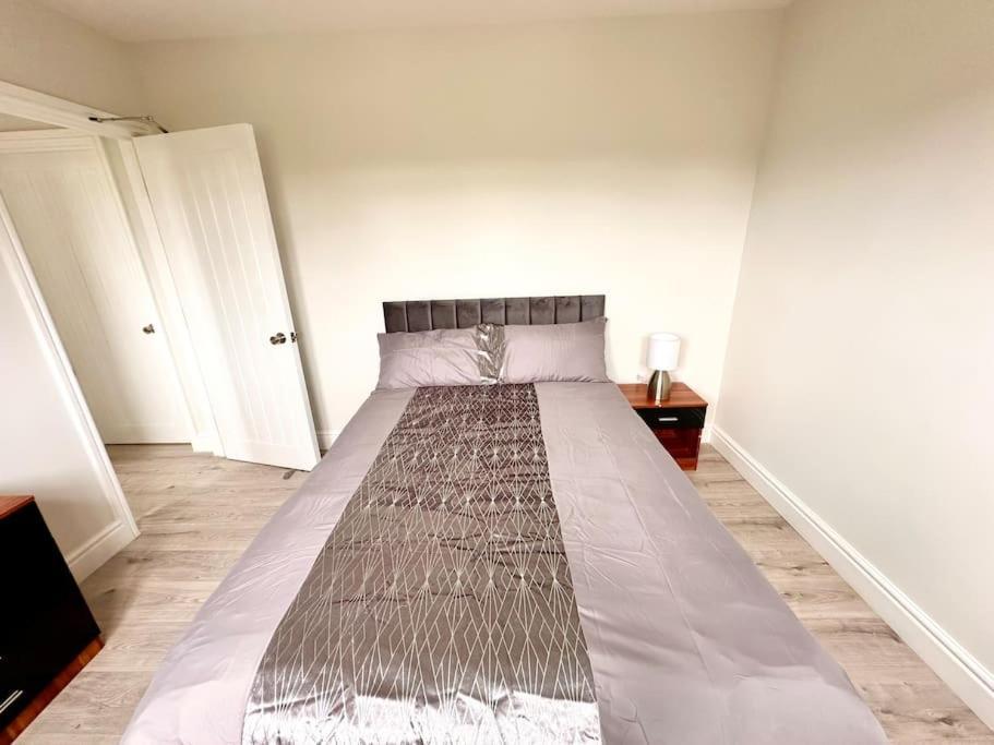 5 Bed Property In Se12 Лондон Экстерьер фото